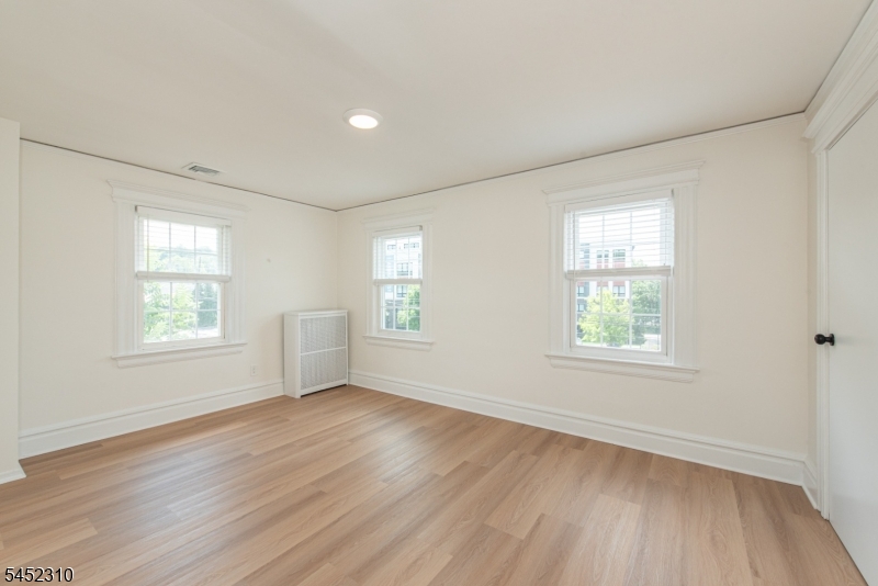 160 Bloomfield Ave B Property Photo 11