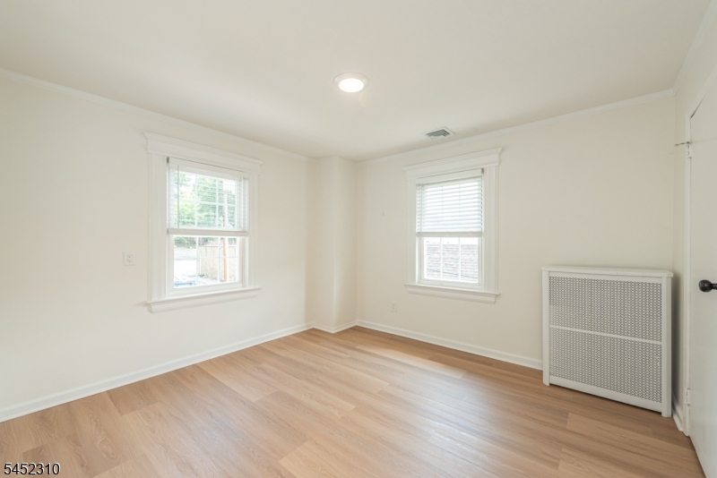 160 Bloomfield Ave B Property Photo 12