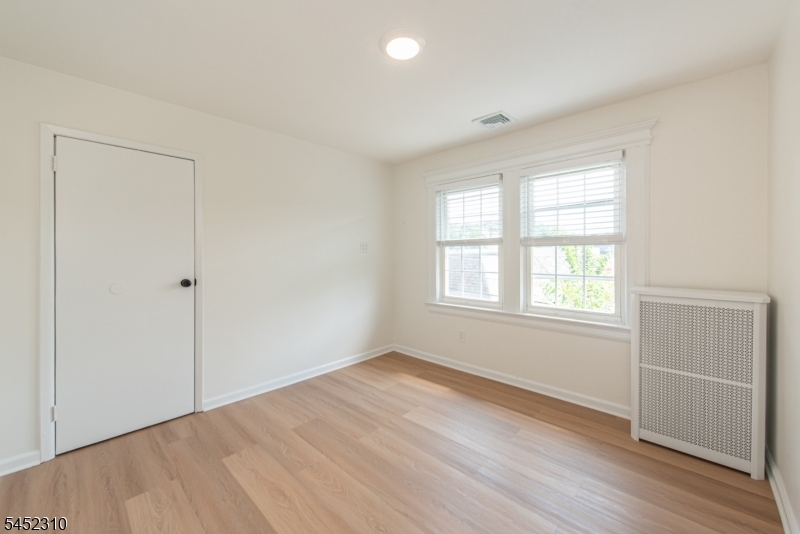 160 Bloomfield Ave B Property Photo 13