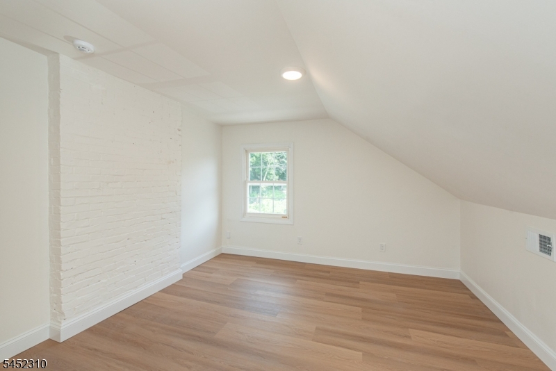 160 Bloomfield Ave B Property Photo 16