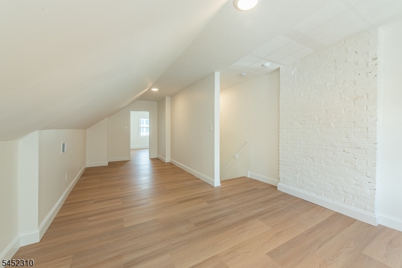 160 Bloomfield Ave B Property Photo 17