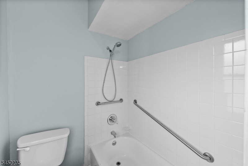 73 Berkeley Ave Property Photo 32