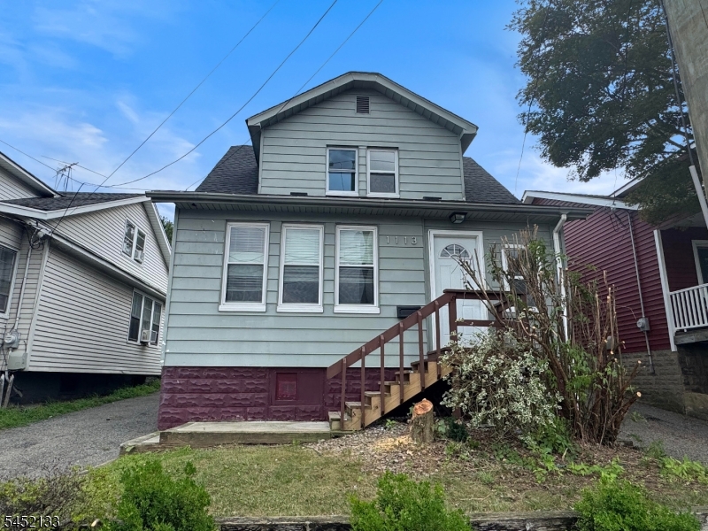 1113 Woolley Ave Property Photo 1