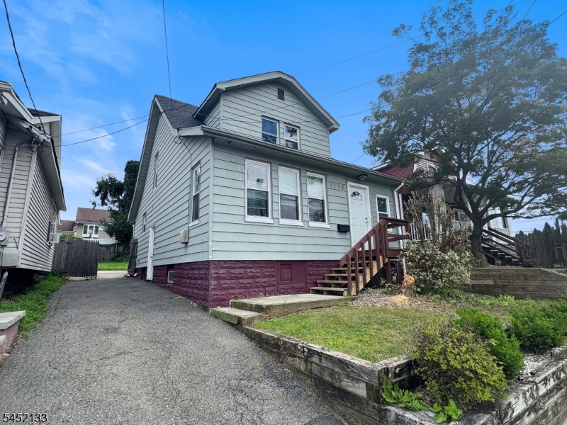 1113 Woolley Ave Property Photo 2