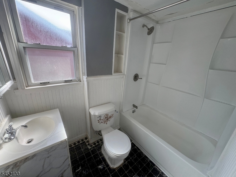 1113 Woolley Ave Property Photo 5