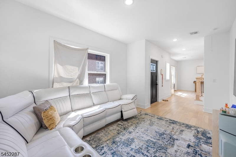 203 Queen Anne Rd Property Photo 6