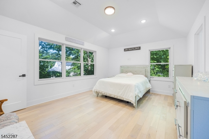 203 Queen Anne Rd Property Photo 14