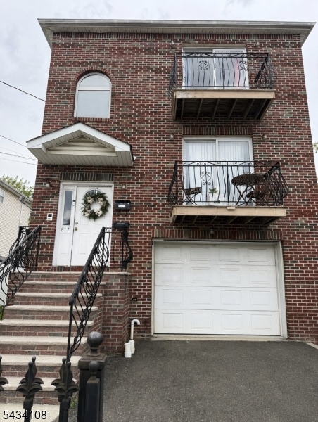 821 Jackson Ave 2 Property Photo 1