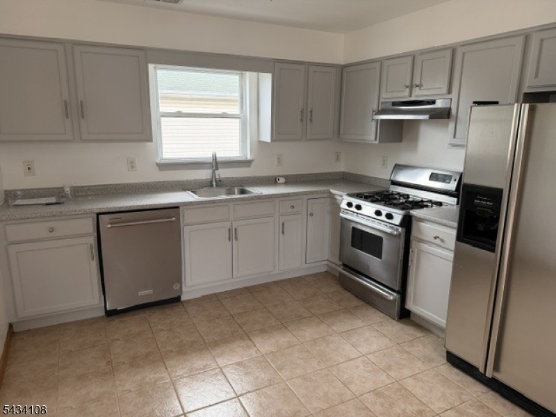 821 Jackson Ave 2 Property Photo 2