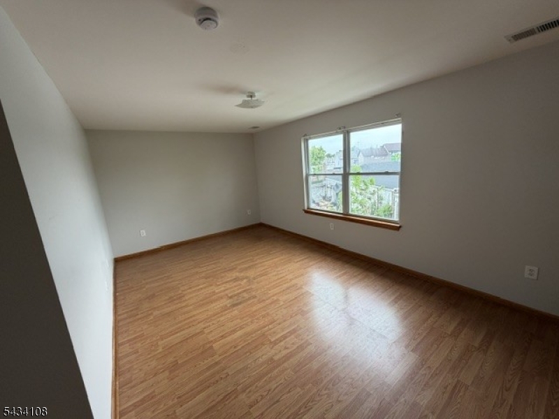 821 Jackson Ave 2 Property Photo 13