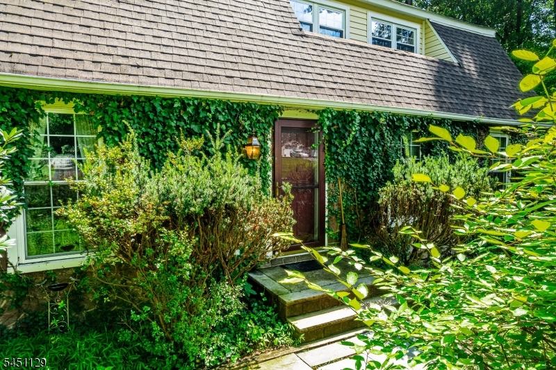 5 Pepper Ln Property Photo 1