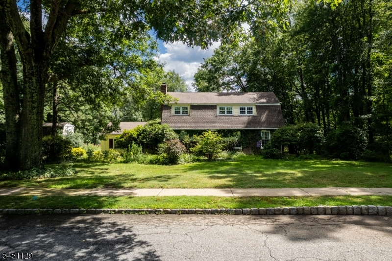 5 Pepper Ln Property Photo 4
