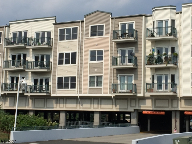 125 The Promenade 125 Property Photo 2