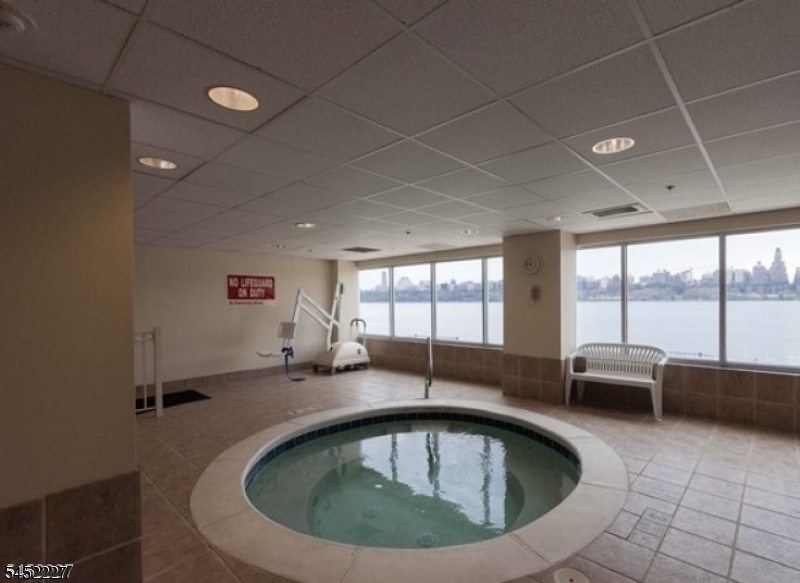 125 The Promenade 125 Property Photo 6