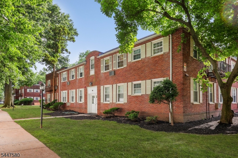 46 F Parkway Village Property Photo 3