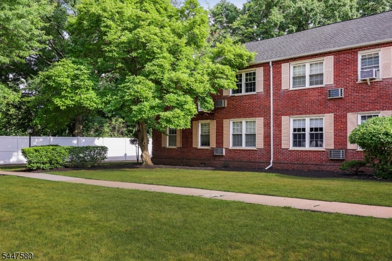 46 F Parkway Village Property Photo 4
