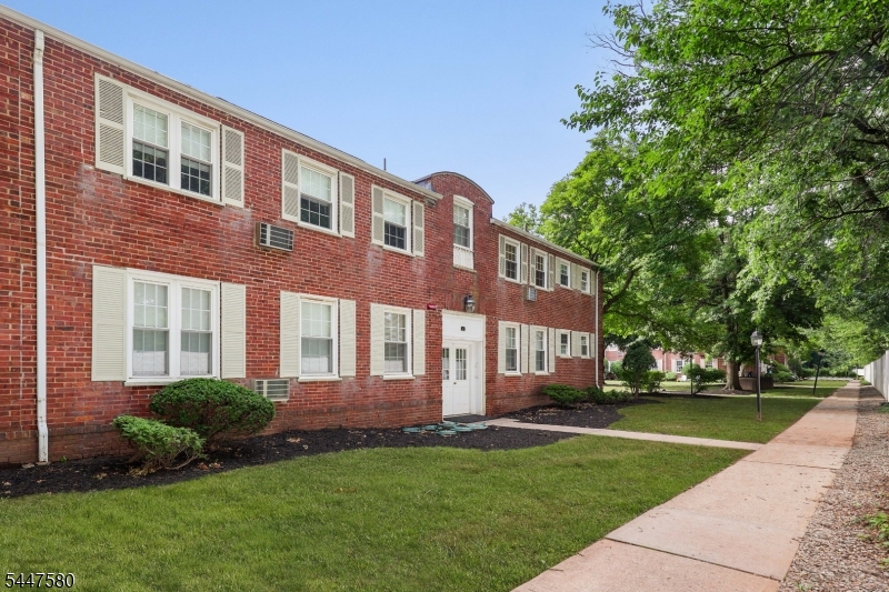 46 F Parkway Village Property Photo 15