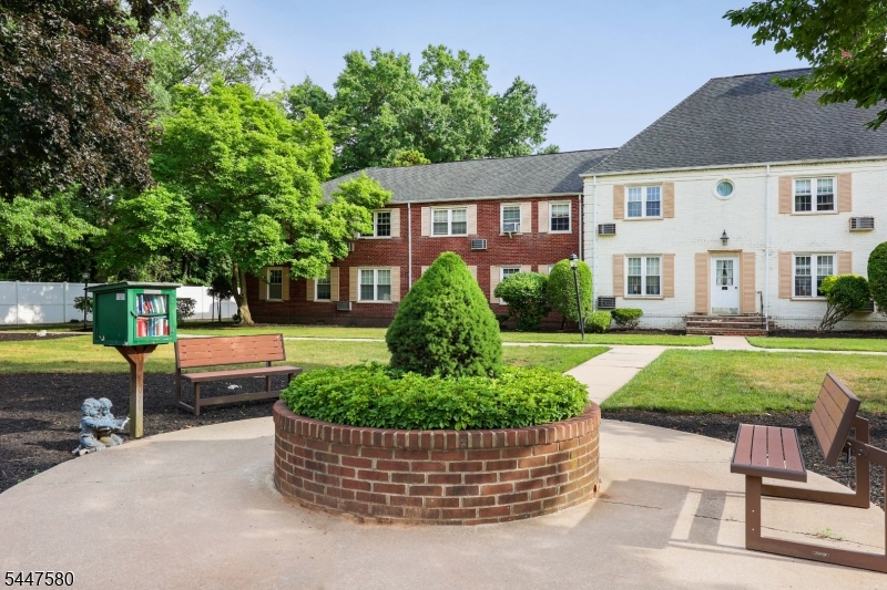 46 F Parkway Village Property Photo 16