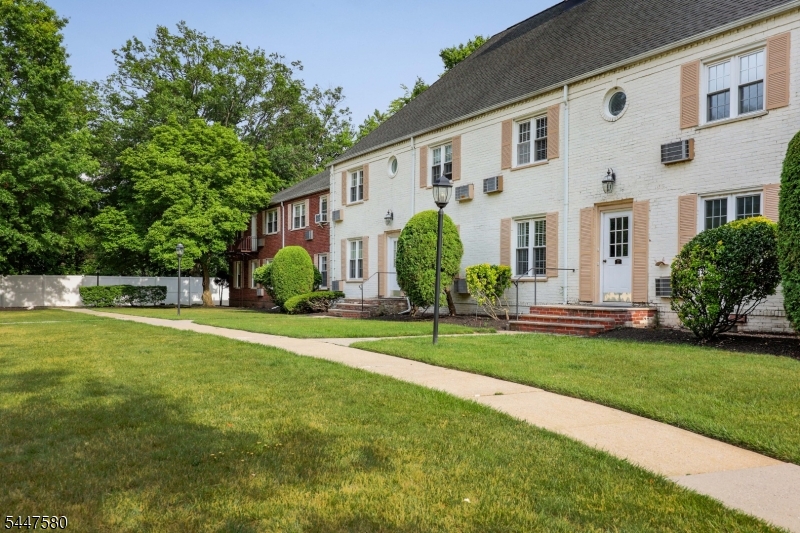 46 F Parkway Village Property Photo 17