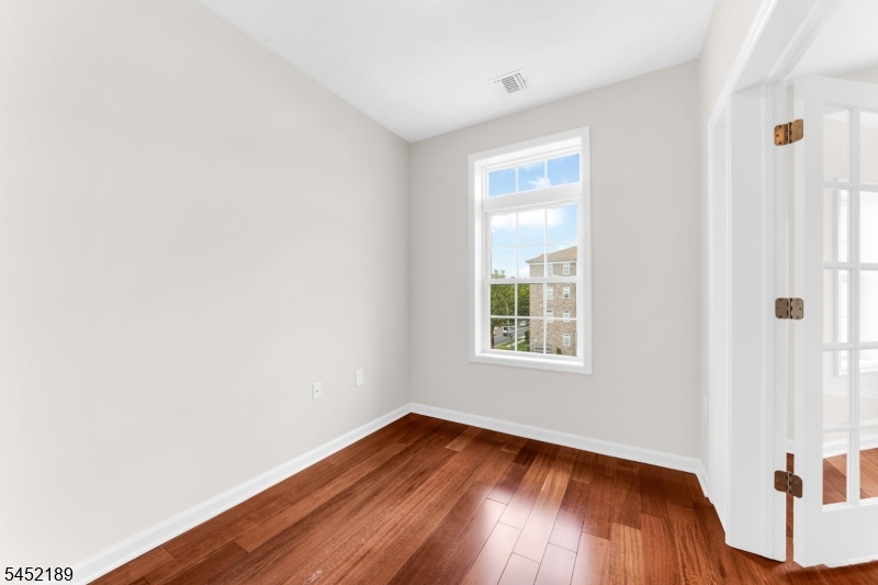 102 E Elizabeth Ave 309 Property Photo 7