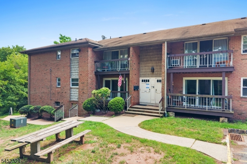60 Deanna Dr, APT 159 159 Property Photo 1