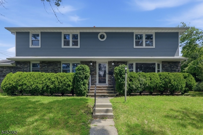 88 6th St Property Photo 1