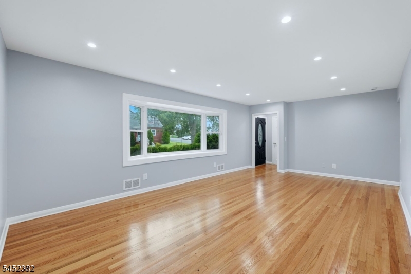 88 6th St Property Photo 8