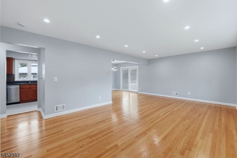 88 6th St Property Photo 10