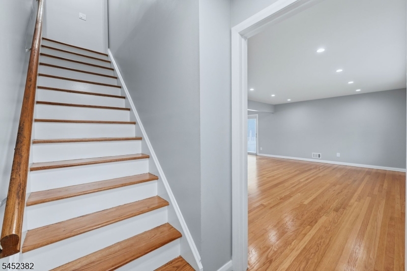 88 6th St Property Photo 11