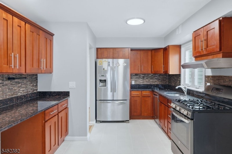 88 6th St Property Photo 13