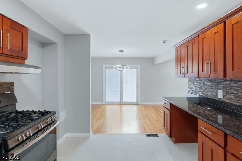 88 6th St Property Photo 17