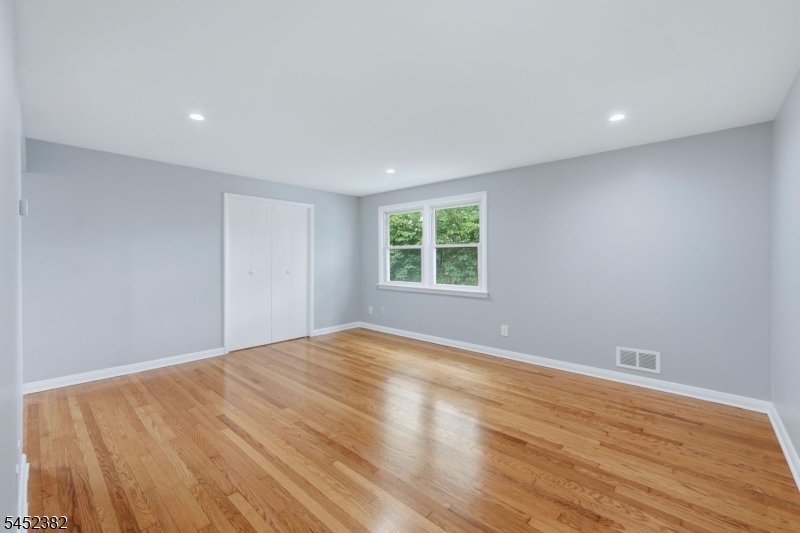 88 6th St Property Photo 22