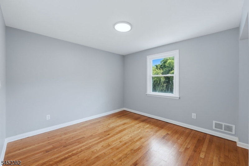88 6th St Property Photo 25