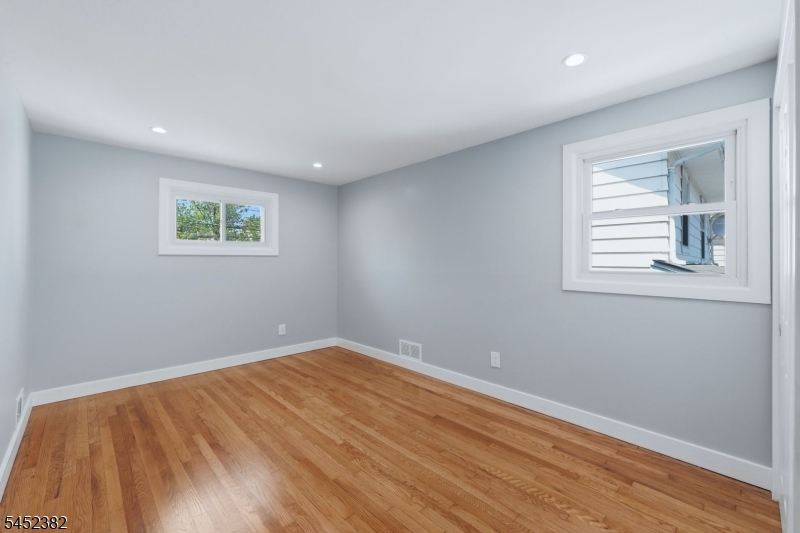 88 6th St Property Photo 33