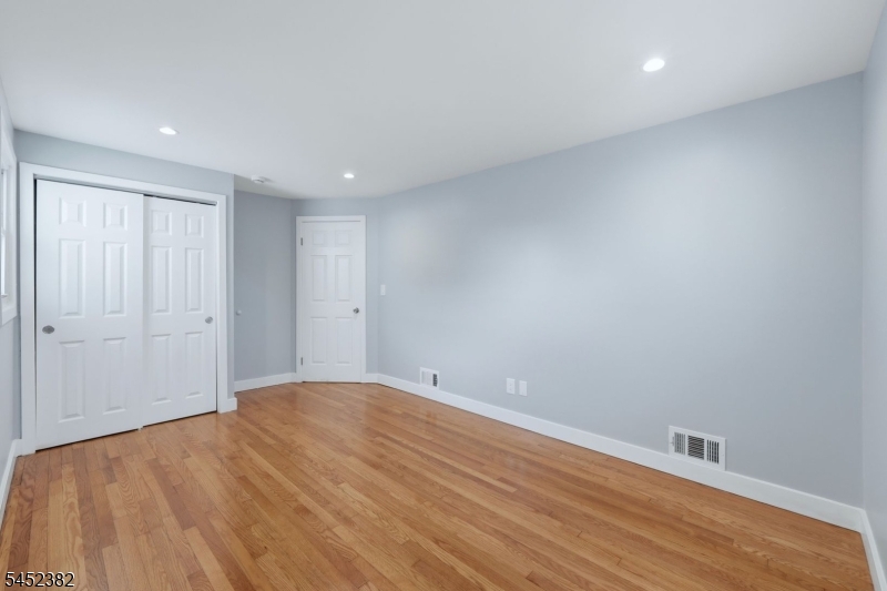 88 6th St Property Photo 34