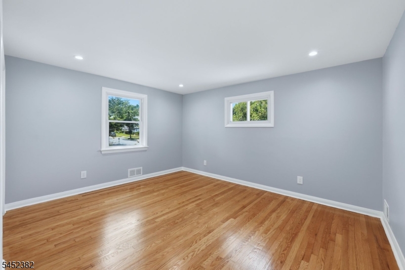 88 6th St Property Photo 35