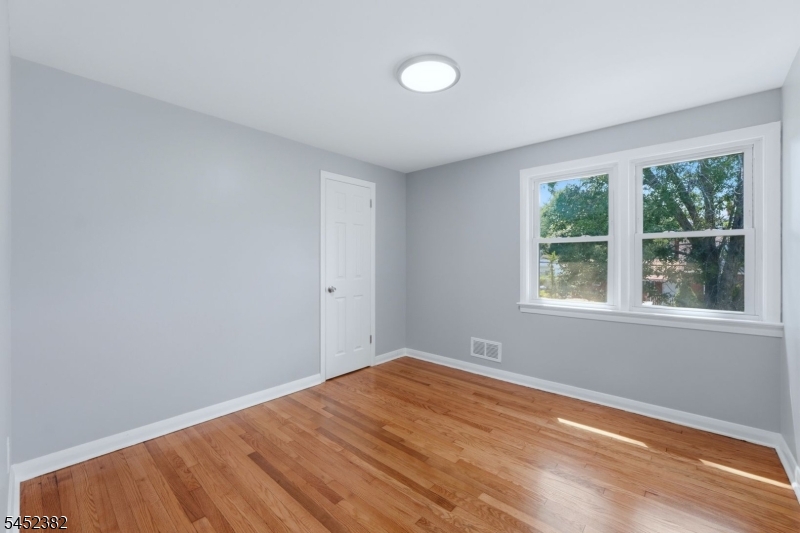 88 6th St Property Photo 37