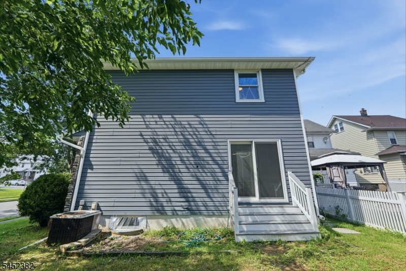 88 6th St Property Photo 44