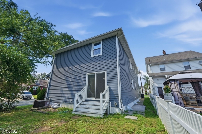 88 6th St Property Photo 45
