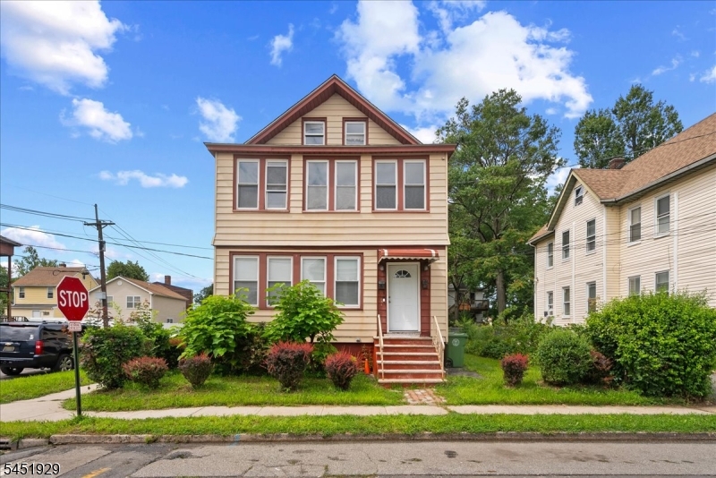 1036 Morris St Property Photo 1