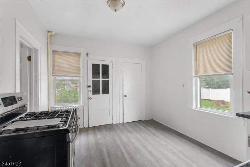 1036 Morris St Property Photo 8