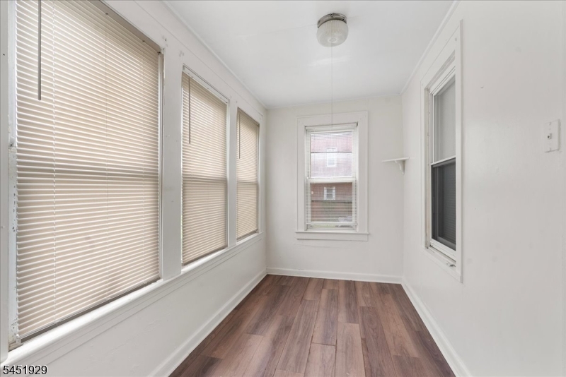 1036 Morris St Property Photo 12