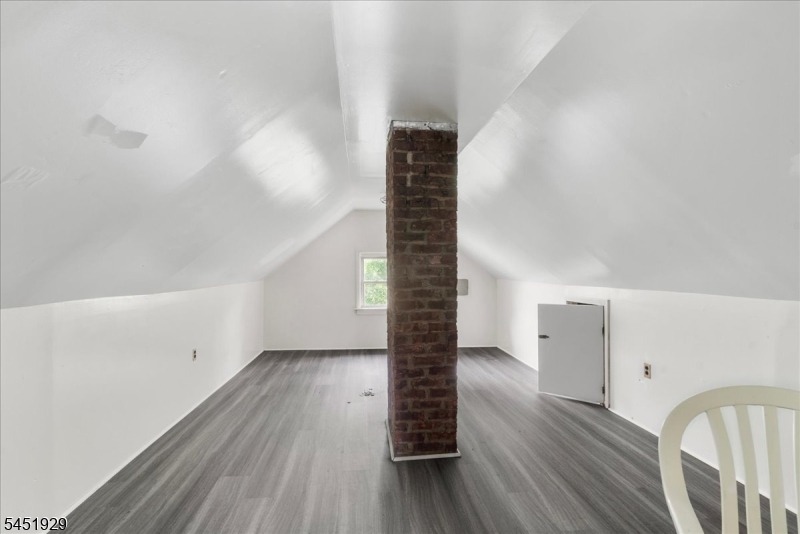 1036 Morris St Property Photo 23