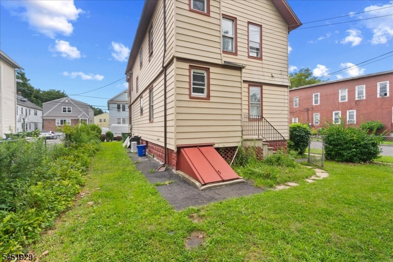 1036 Morris St Property Photo 24