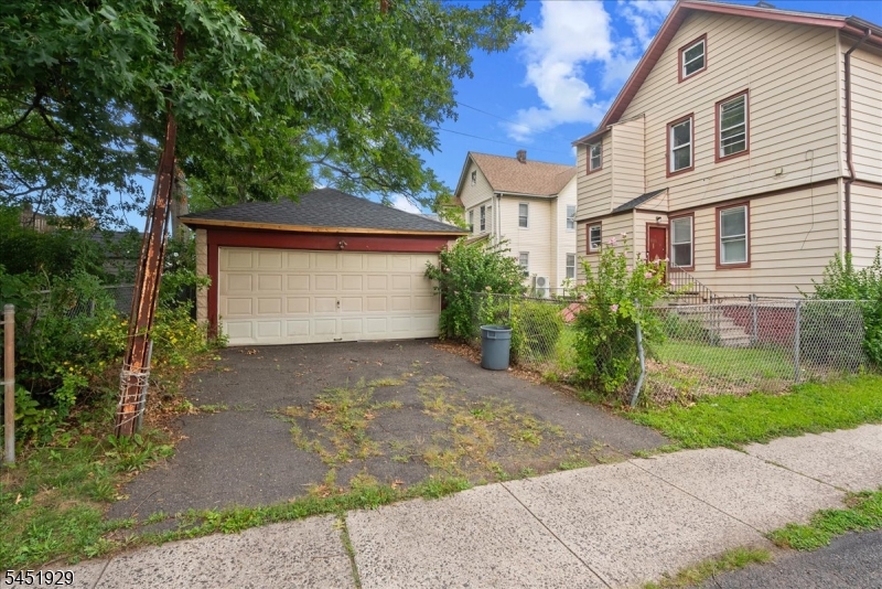1036 Morris St Property Photo 27
