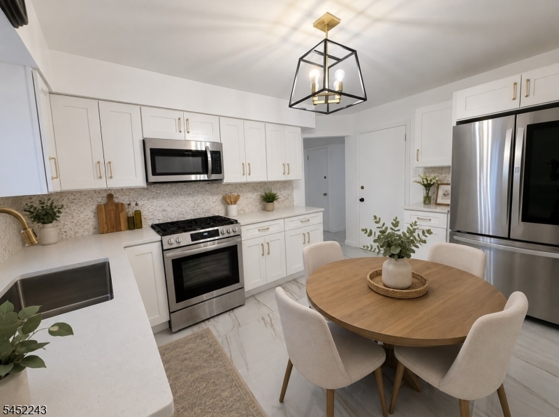 737 Linden Ave Property Photo 4