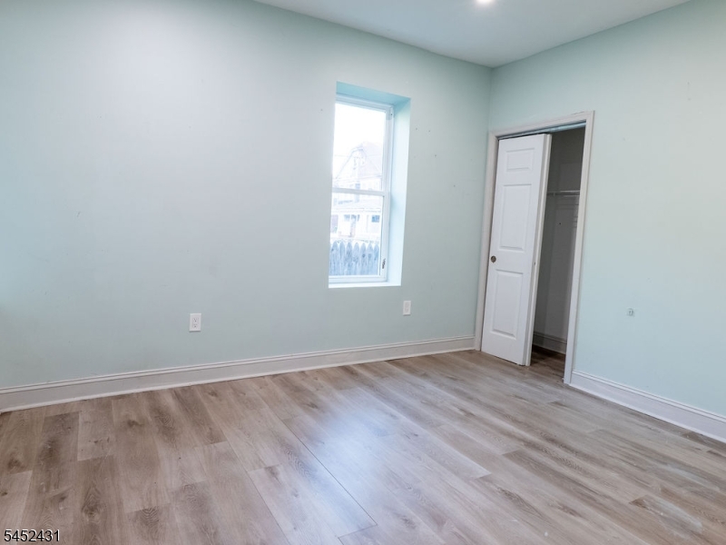 24 Sanford St Property Photo 4