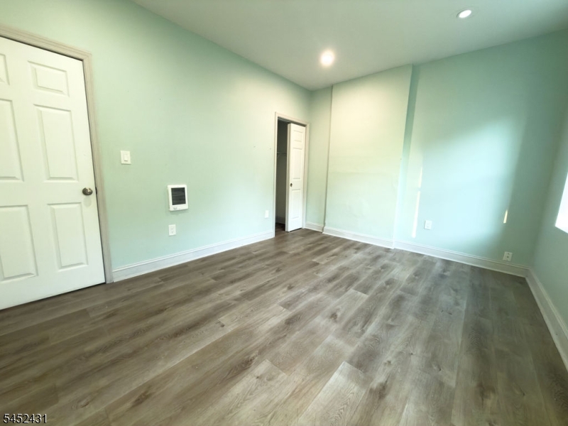 24 Sanford St Property Photo 5