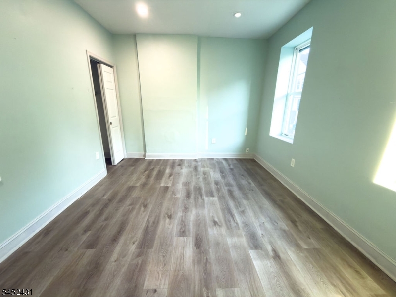 24 Sanford St Property Photo 6