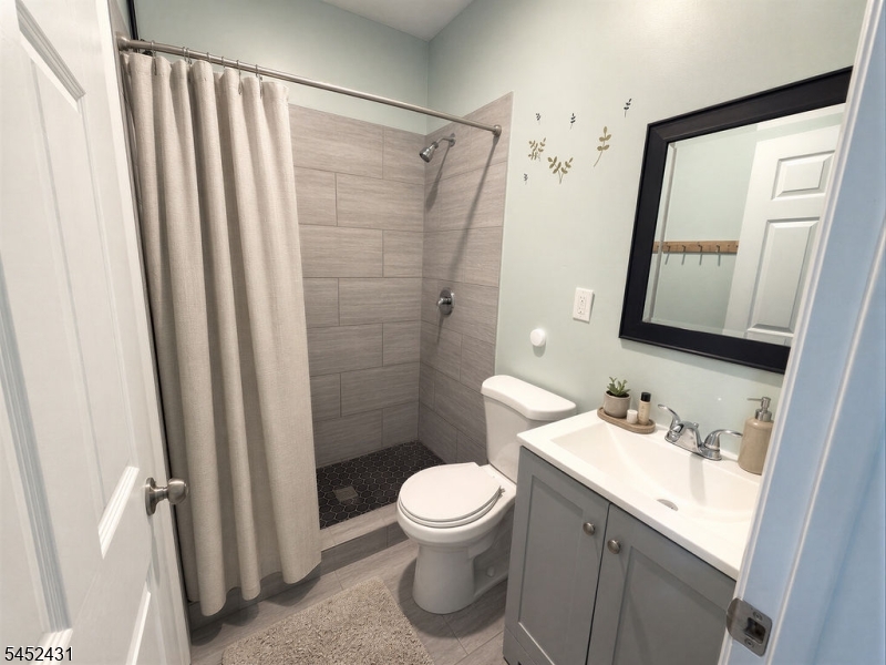 24 Sanford St Property Photo 8